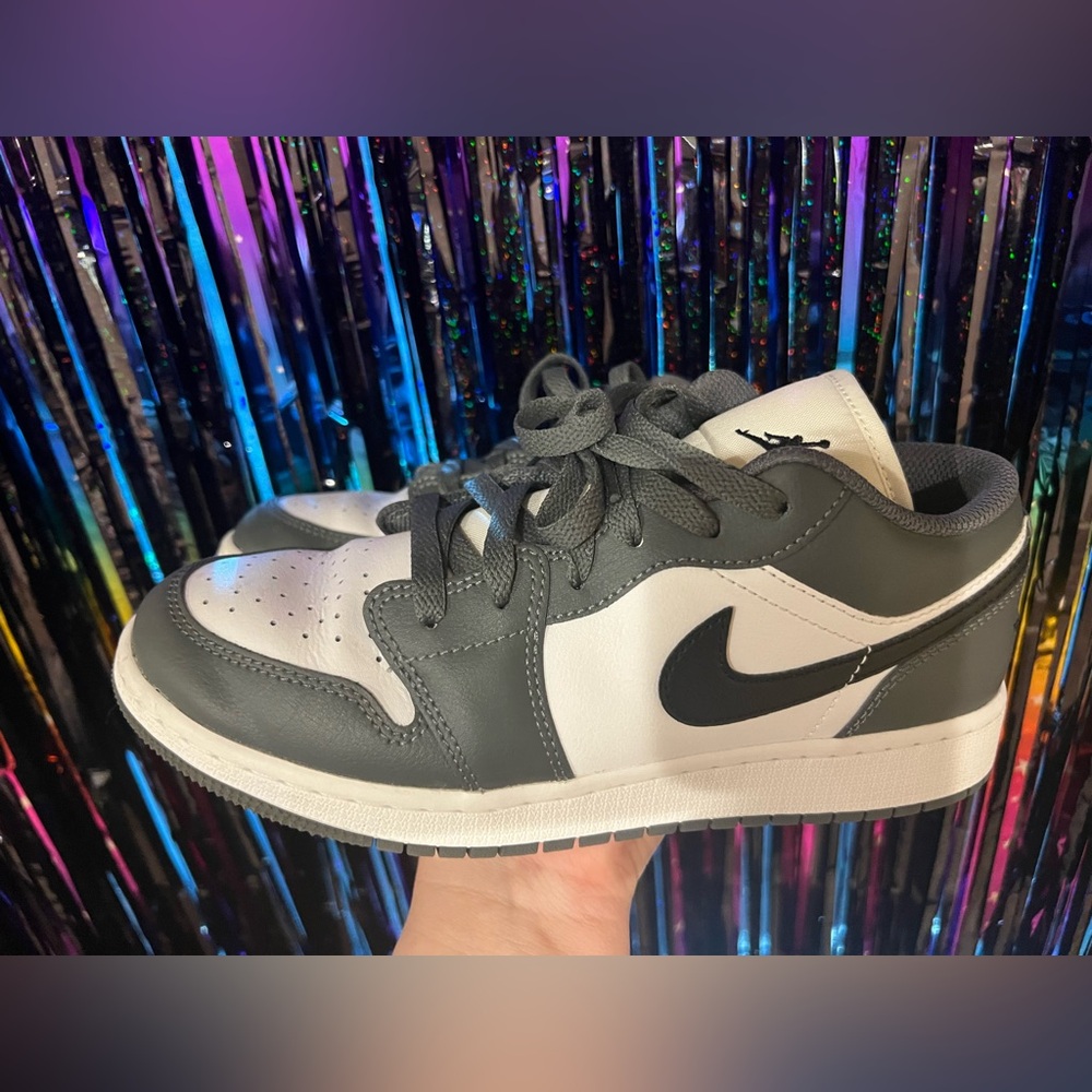 Jordan 1 low Iron Grey Big kids size 6 is equivalent to women’s 7 1/2 - Picture 2 of 6